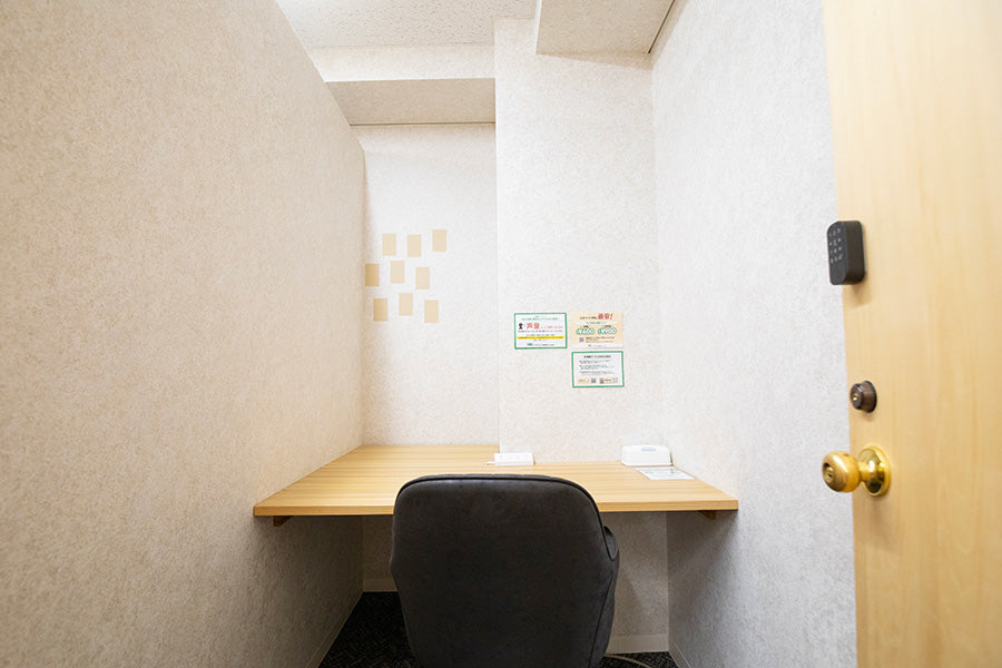 【月額会員様専用】4F 半個室ブース 4(1名様利用)【平日 9:00~18:00】