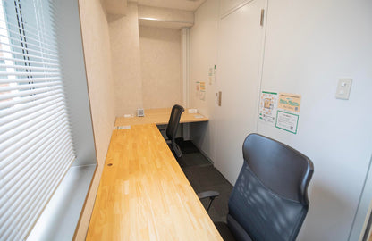 【月額会員様専用】【窓あり】4F 個室ブース C（1～2名様利用）【平日10:00～19:00】