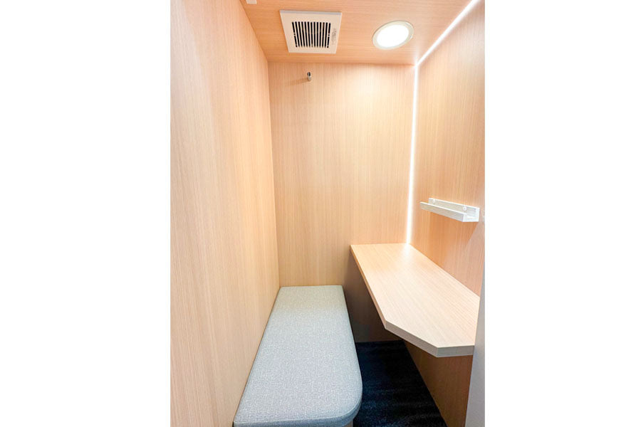 [Student-only price *Student ID required] [Soundproof] 3F Private booth ② (1 person occupancy) [Weekdays 10:00-19:00]